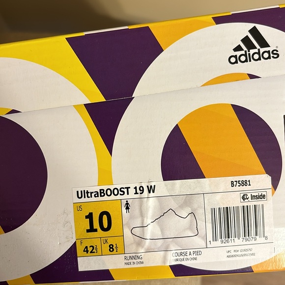 Adidas Women’s UltraBOOST Running shies. Size 10. New in a box. - Picture 6 of 7